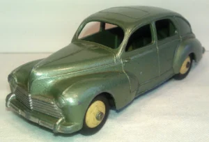 Dinky Toys 24R Peugeot 203 Berline